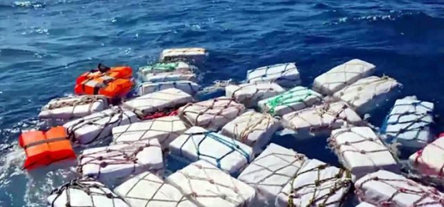 Kapen dy ton kokainë në Sicili/ Droga në pako lundruese në det, vlera e saj 400 mln euro