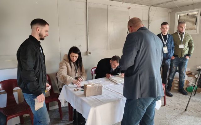 Sot mbahen zgjedhjet në veri të Kosovës/ Hapen të gjitha qendrat e votimit, Lista Serbe nuk merr pjesë në proces