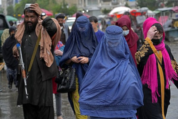 OKB: Talibanët ua kanë ndaluar grave punën në organizatë