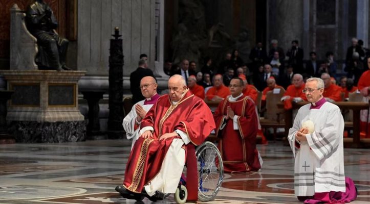 Papa, mesazh kundër luftës/ Kreu i Kishës Katolike: Duhet t’i bëjmë ballë fuqisë së të keqes