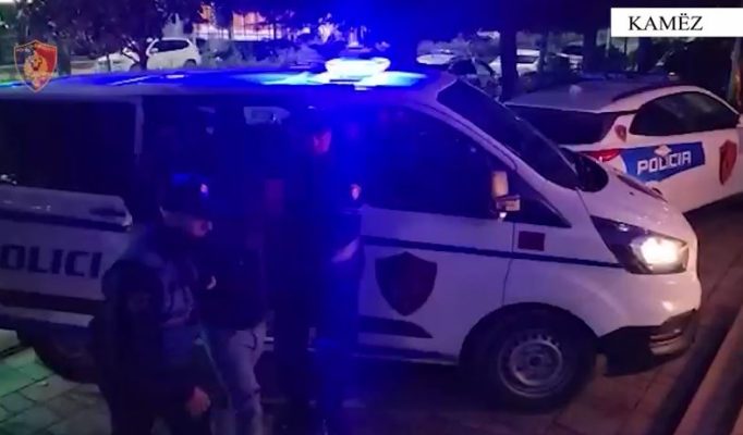 I vodhën orën dhe varësen pronarit të servisit nën kërcënimin e armës/ Arrestohet 35-vjeçari në Tiranë, çfarë iu gjet në banesë