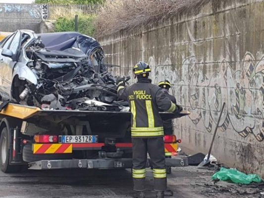 Aksident i rëndë në Itali/ Kamioni udhëtonte në drejtim të kundërt dhe përplas makinën, vdes 19-vjeçari shqiptar (EMRI)