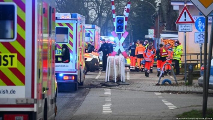 Sulm me thikë në Gjermani, plagosen disa persona