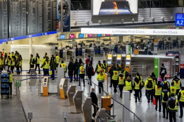 Qindra fluturime pritet të anulohen për shkak të grevave në Gjermani