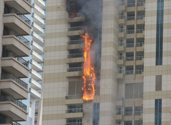 Zjarr në një ndërtesë në Dubai, të paktën 16 viktima