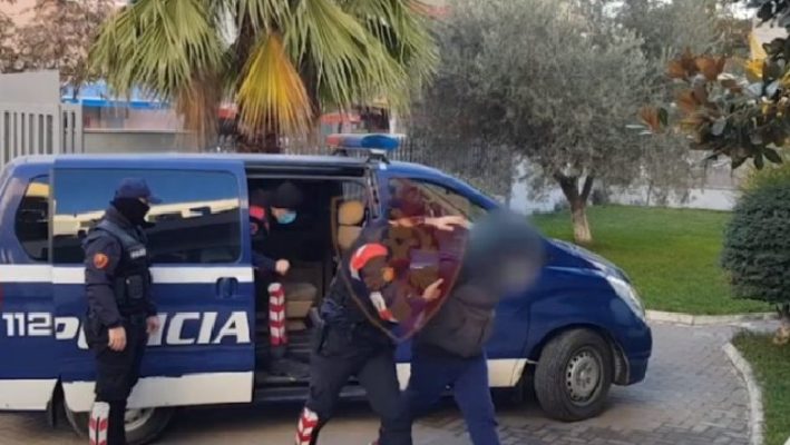 Bashkëautor në tre vjedhje me dhunë në Durrës, arrestohet 26-vjeçari