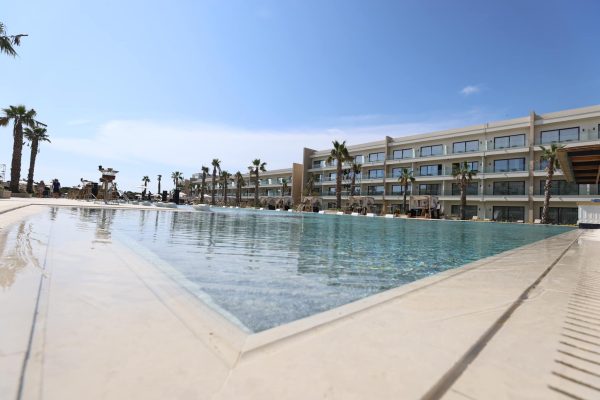 “Melia”, oazi me 5 yje në Gjirin e Lalzit/ Hoteli më i madh në Shqipëri mirëpret turistë nga e gjithë bota