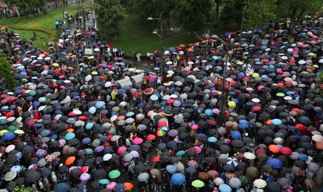 18 të vrarë brenda muajit/ Dhjetëra mijëra persona protestojnë kundër dhunës në Beograd