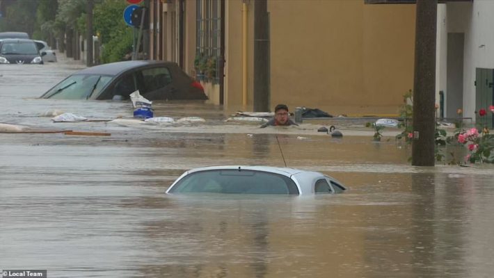 Alarm i kuq nga përmbytjet në Itali/ Situata në zonat e prekura vijon të jetë dramatike
