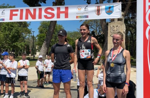 Maratona “Vlora Vrapon”/ Gara prej 10 kilometrash fitohet nga kampionia Luiza Gega