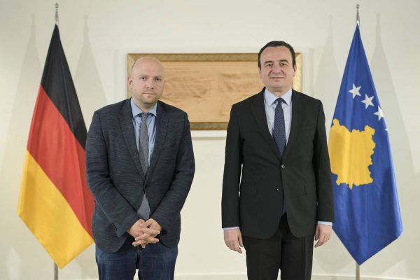 Zyrtari gjerman takohet me Kurtit/ Perëndimi kundër qeverisë së Prishtinës për veprimet në veri
