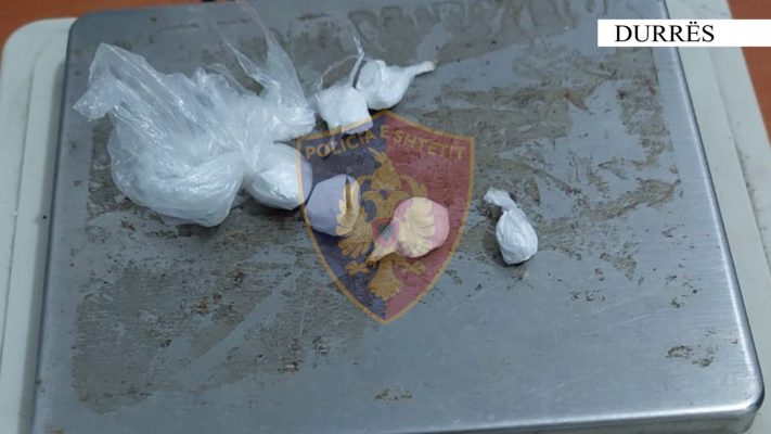 Me kokainë dhe thikë me vete, arrestohet 31-vjeçari në Durrës