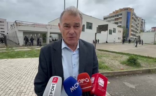 Video- Kryetari i PD në Shënkoll jep dorëheqjen pas humbjes/ “Nuk kam moral të qëndroj, Berisha dhe drejtuesit të mbajnë përgjegjësi”