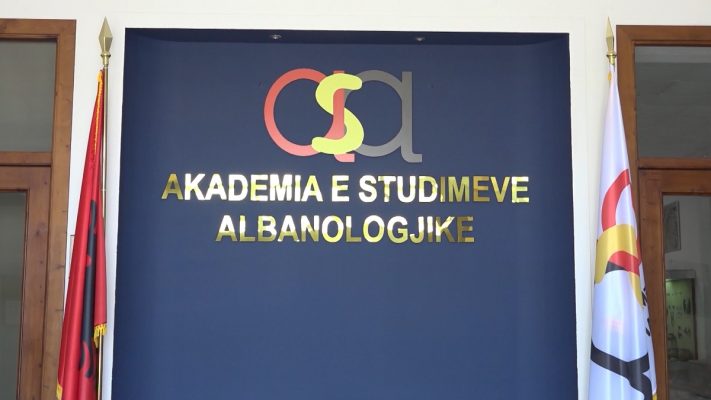 Shkrirja e “Albanalogjisë”/ Debate të forta mes studiuesve dhe Akademisë së Shkencave