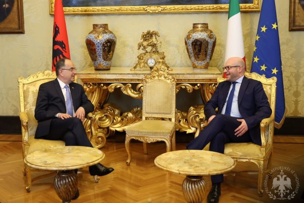 Begaj vizitë zyrtare në Itali; Presidenti pritet nga kreu i dhomës se deputetëve