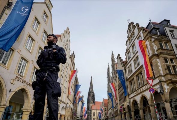Policia gjermane heton helmimin e mundshëm të disidentëve rusë
