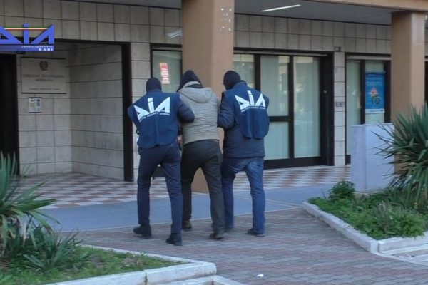 Shkatërrohet grupi i fuqishëm italo-shqiptar, 15 të arrestuar për trafik droge, fitimet investoheshin në Shqipëri në prona e biznese