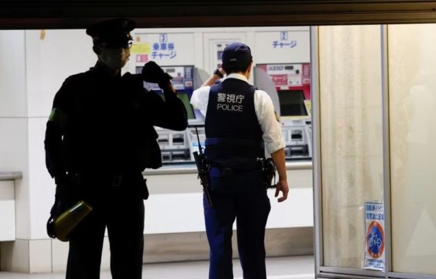 Tre persona të vdekur si pasojë e sulmeve me thikë dhe armë zjarri në Japoni