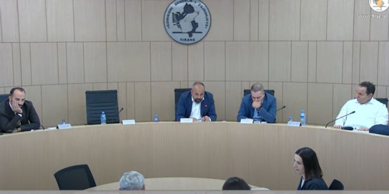 KAS gjobit 15 krerë bashkie/ Fushatë përmes rrjeteve sociale zyrtare, shkelje e Kodit Zgjedhor