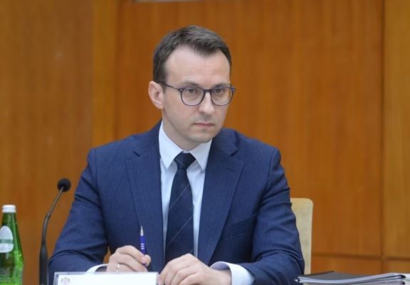 Petkoviç dënon betimin e kryetarëve të rinj në veri të Kosovës