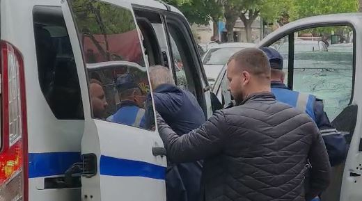 Konflikt për një telefon, plagoset me thikë 47-vjeçari në Vlorë