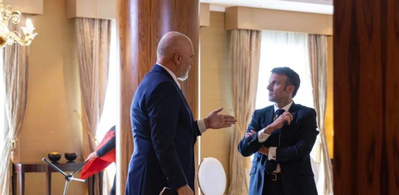 Rama publikon foto me Macron nga samiti në Sllovaki: Folëm mbi sfidat që po përballet rajoni