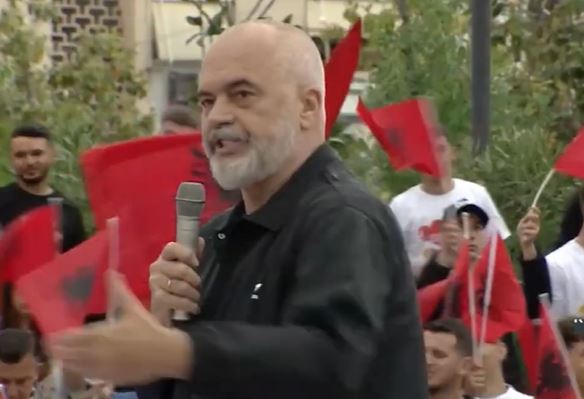 Lideri socialist mbyll fushatën në Fier e Lushnje/ Rama: Voto PS ose rri në shtëpi