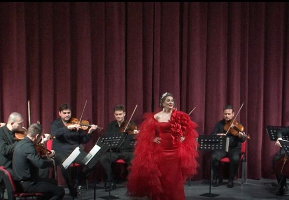 Arlinda Morava rikthehet në Korçë/ Sopranoja, koncert me 13 instrumentistë nga vende të ndryshme