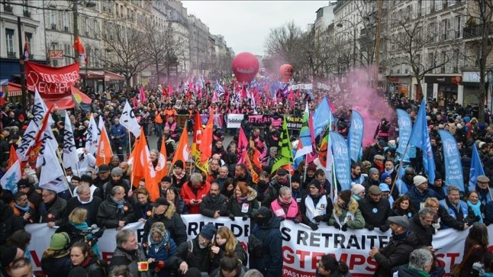 Franca në gatishmëri për protestat/ Sindikatat bashkohen kundër reformës së pensioneve