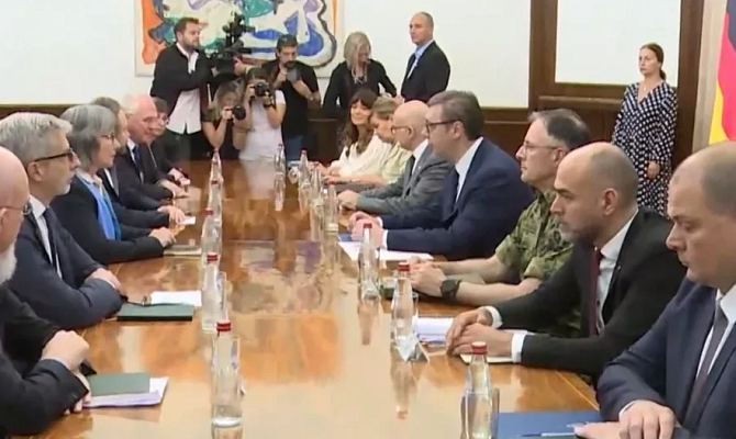 Vuçiç takon ambasadorët e Quint-it dhe vendos kushte: Kryetarët e komunave dhe policia të tërhiqen nga Veriu