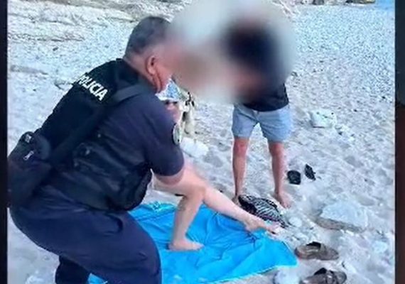 Mbetën të bllokuar në gjirin e Filikurit/ Shpëtohen dy turistët holandezë