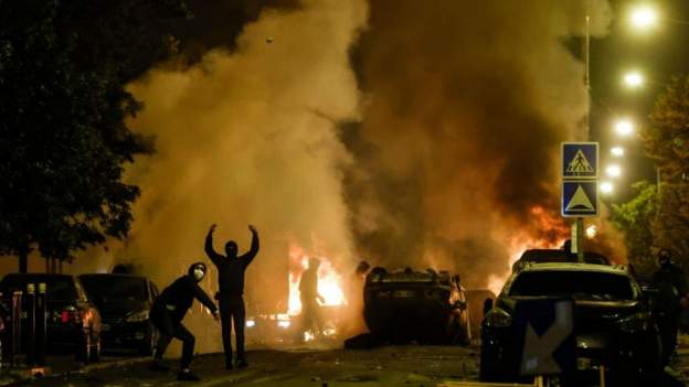 Protestat masive në Paris, reagon qeveria: Shkatërrimi i lagjes suaj nuk do të zgjidhë asgjë, lëreni drejtësinë të veprojë
