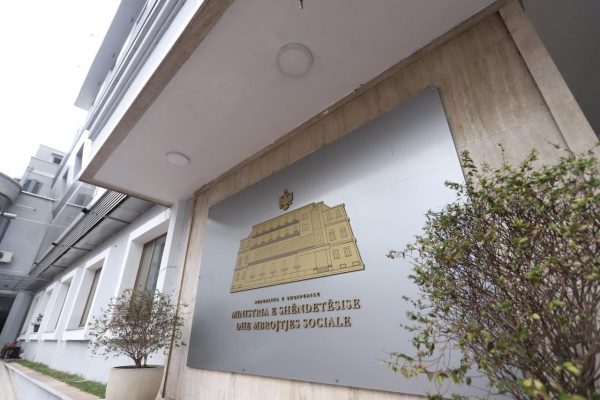 Korruptuan sekretaren e Ministrisë së Shëndetësisë, gjykata cakton masën e sigurisë për 2 të arrestuarit