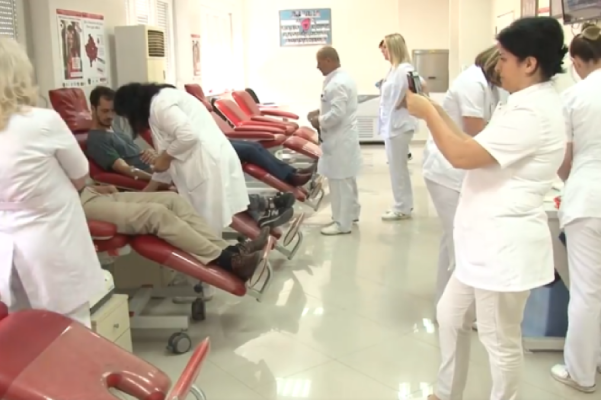 Dhurimi vullnetar i gjakut/ Autoritetet bëjnë thirrje për më shumë kontribute