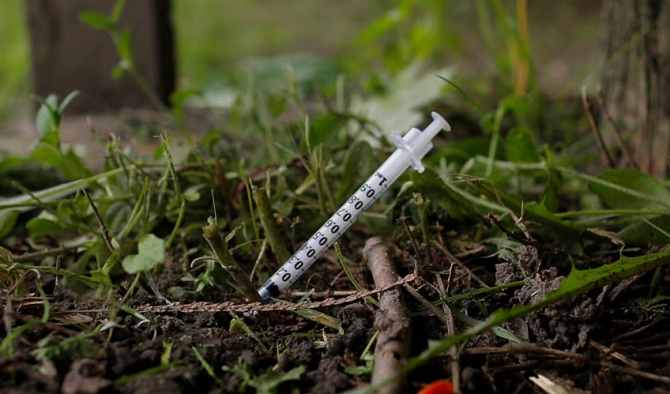 OKB: Më shumë njerëz po injektojnë droga në nivel global