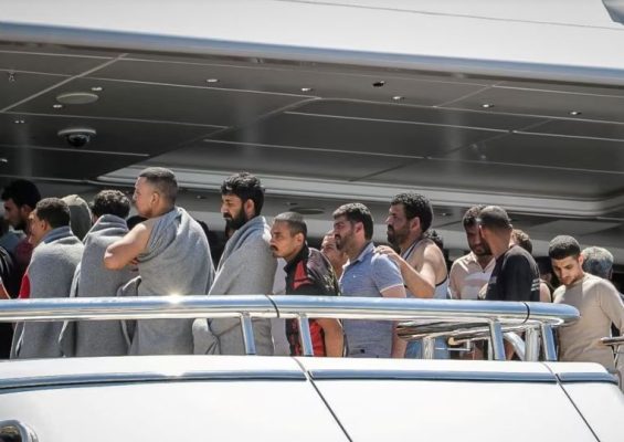 Deputeti grek përjashtohet nga partia e Mitsotakis pas komenteve për emigrantët