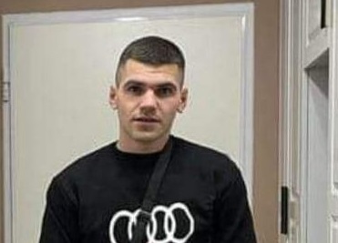 EMRI- Masakrohet me thikë 23-vjeçari shqiptar në Greqi/ Katër vite më parë i vranë edhe vëllain në Gjermani