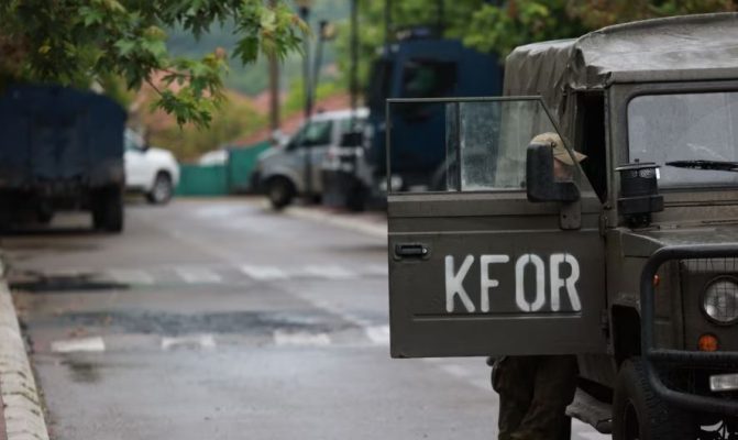 KFOR: Jemi në kontakt me autoritetet serbe për rastin e tre policëve të Kosovës