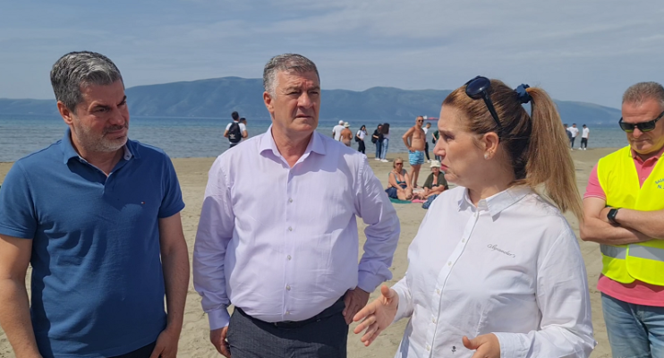 Aksion për pastrimin e bregdetit në Vlorë; Kumbaro: Hapsirat publike janë shtuar, por ka ende për të bërë