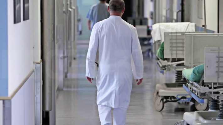 Lejohet autonomia spitalore; Manastirliu: Mjekët do lejohen të kryejnë konsulta me pacientët jashtë orarit zyrtar
