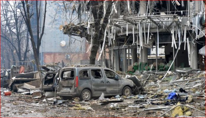 Një i vrarë dhe 15 të plagosur nga sulmet ruse në qytetin qendror të Ukrainës