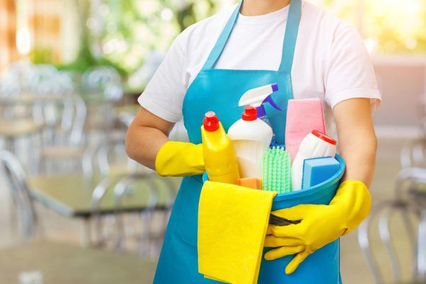 10 gabime themelore që bëni kur pastroni shtëpinë