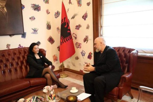 Yuri Kim mbyll misionin si ambasadore në Shqipëri/ Rama i dorëzon Yllin e Madh të Mirënjohjes Publike