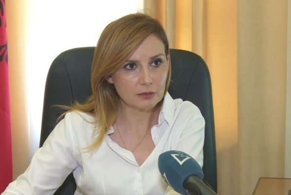 “3 mld euro nga rritja e taksave”/ Tabaku kritikon milionat që do të shkojnë për kontratat koncesionare