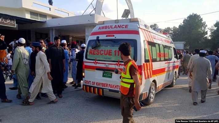 Të paktën 35 persona të vdekur pas shpërthimit në një tubim politik në Pakistan