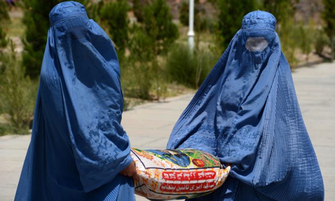 OKB: Talibanët i kanë shtuar kufizimet ndaj grave dhe vajzave afgane