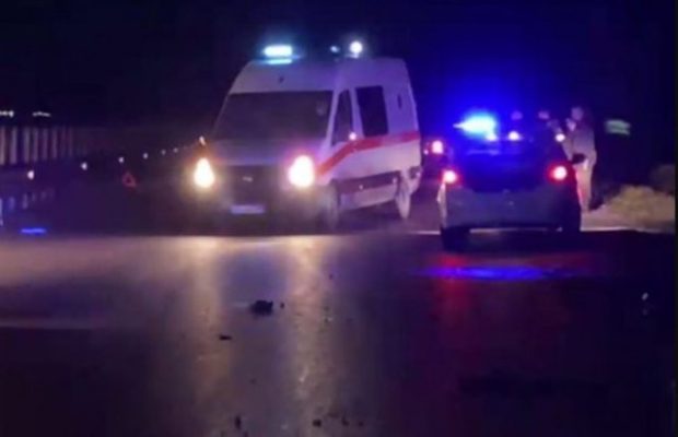 Makina përplaset me zetorin në aksin rrugor Lezhë-Shkodër/ Humbin jetën dy persona, një i plagosur