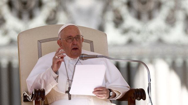 Papa Françesku dënon djegien e Kuranit/ “Ndihem i zemëruar dhe i neveritur”