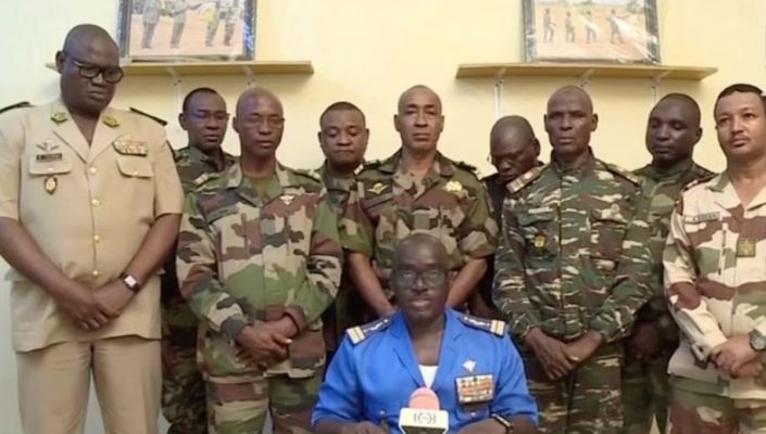 Ushtarët e Nigerit deklarojnë puç ushtarak në televizionin kombëtar