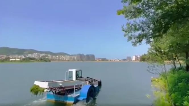 Veliaj publikon pamjet nga aksioni për pastrimin e Liqenit të Tiranës me makineri të specializuar